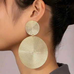 Bold Golden Disc Dangle Earrings - Statement Alloy Fashion Accessory